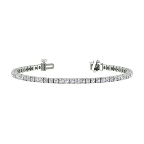 18k White Gold and Diamond Tennis measuring 7 inches length and total gold weight of 12.42g