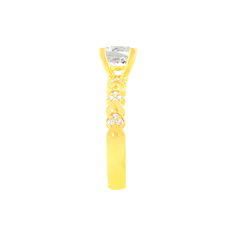 22k Yellow Cubic Zirconia Cocktail Ring in size 7.5 and total gold weight of 2.7g