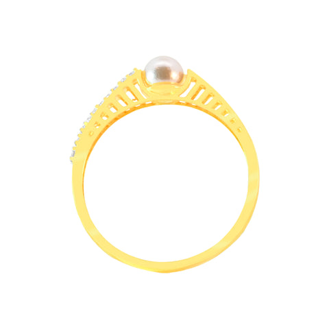 22k Yellow Cubic Zirconia Pearl Ring in size 6.7 and total gold weight of 2.07g