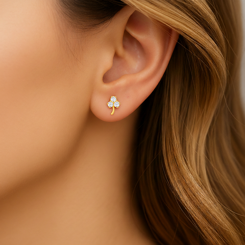 22k Yellow Gold Cubic Zirconia Clover Stud Earrings with gold weight of 1.069g