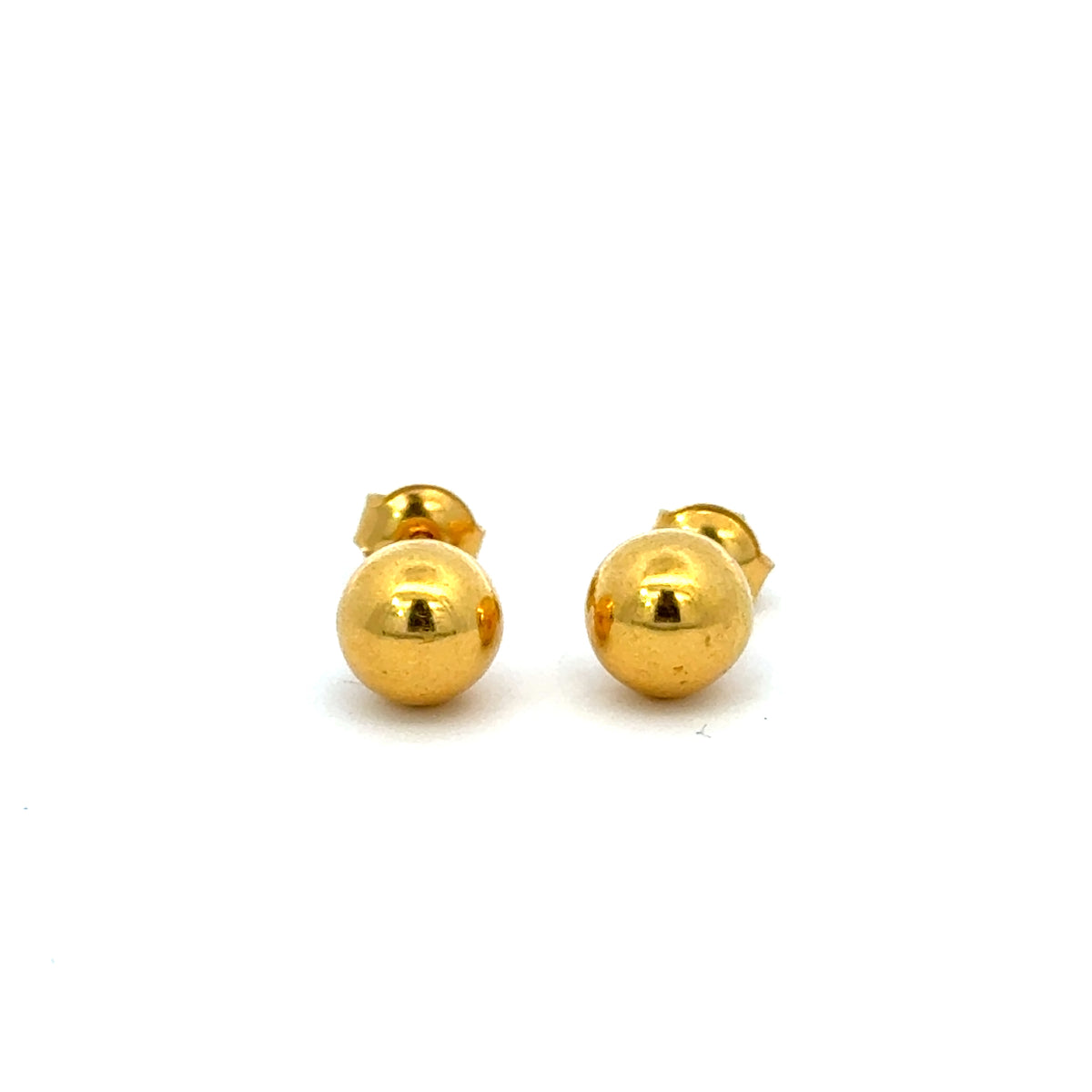 22k Yellow Gold Stud Earrings with gold weight of 1.7g