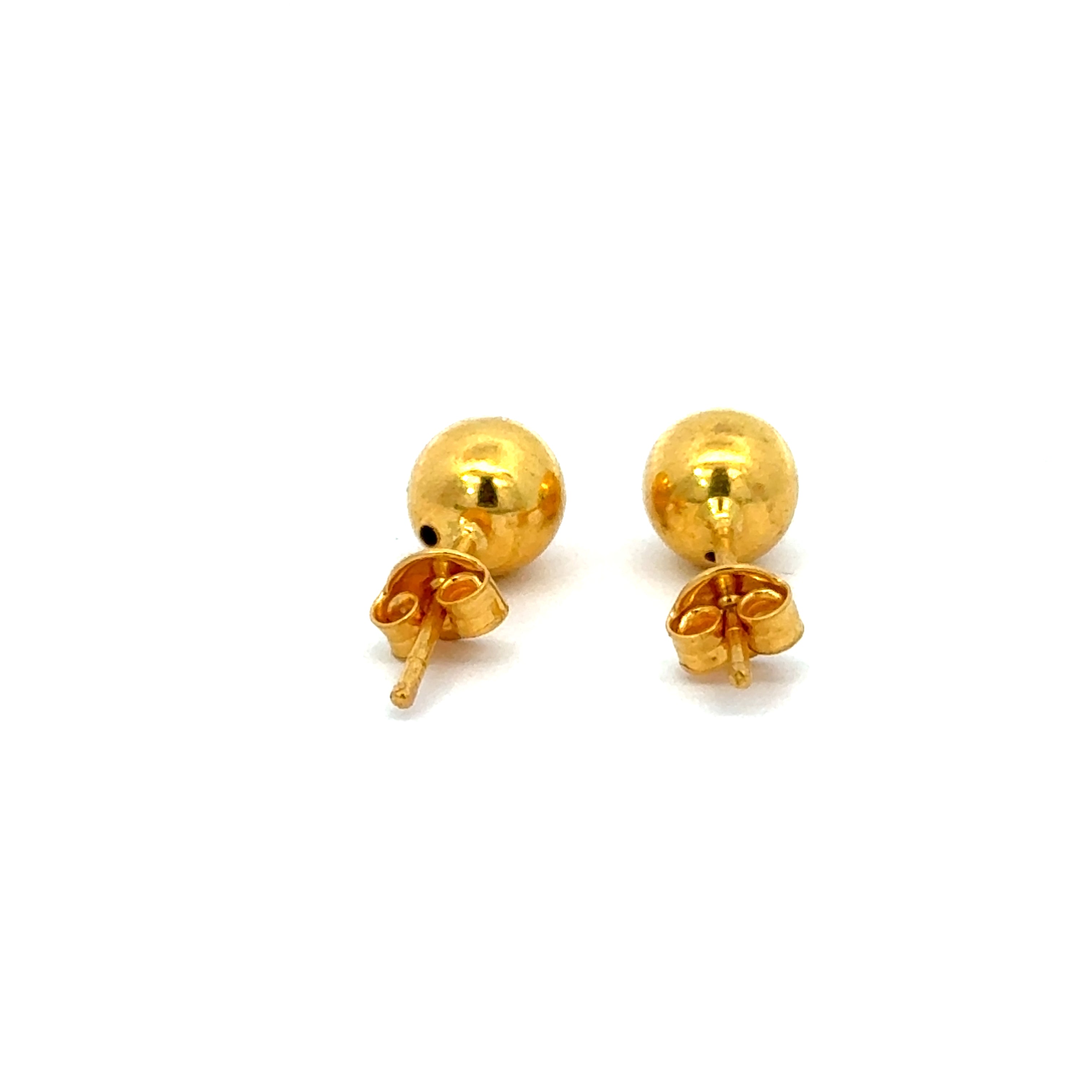 22k Yellow Gold Stud Earrings with gold weight of 1.7g