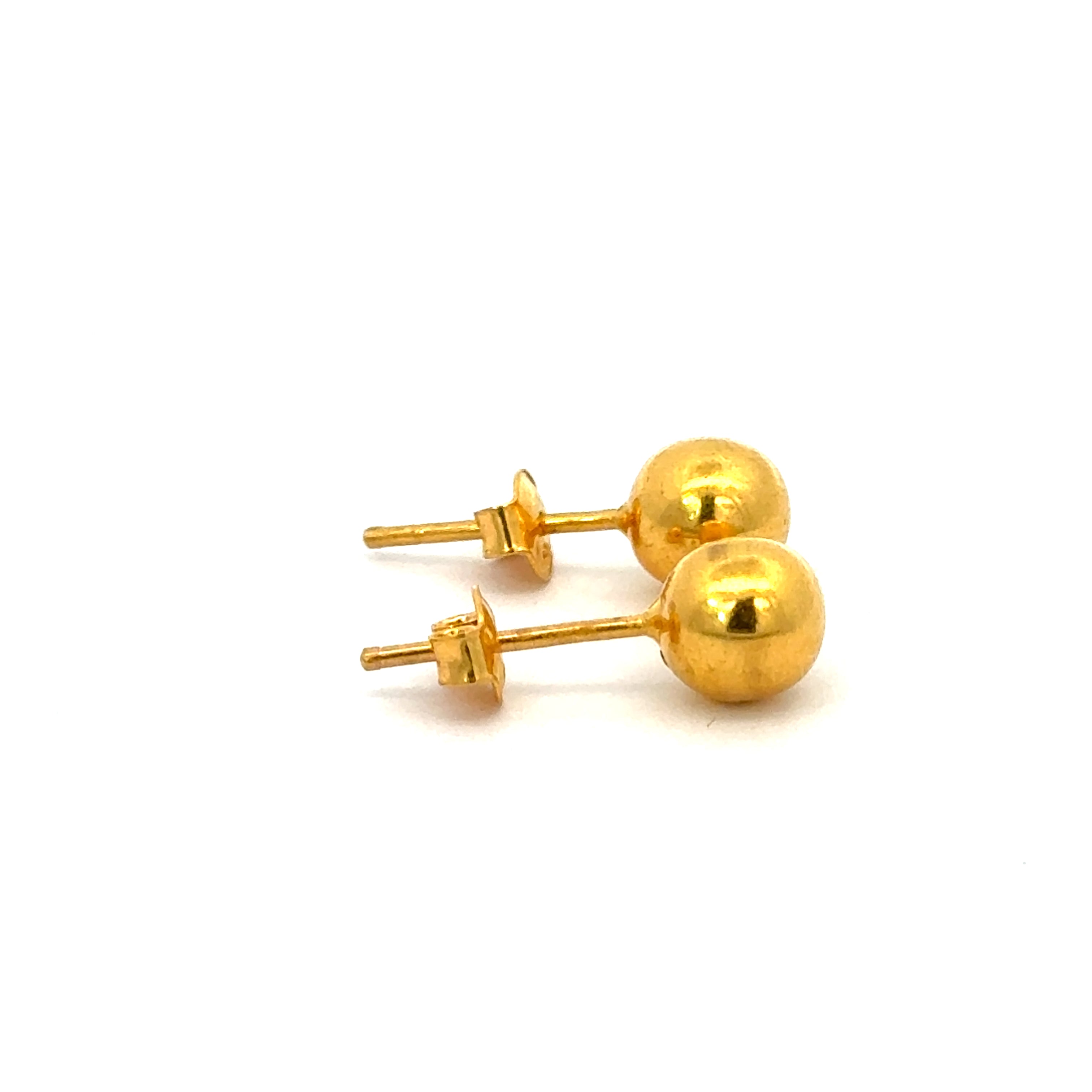 22k Yellow Gold Stud Earrings with gold weight of 1.7g