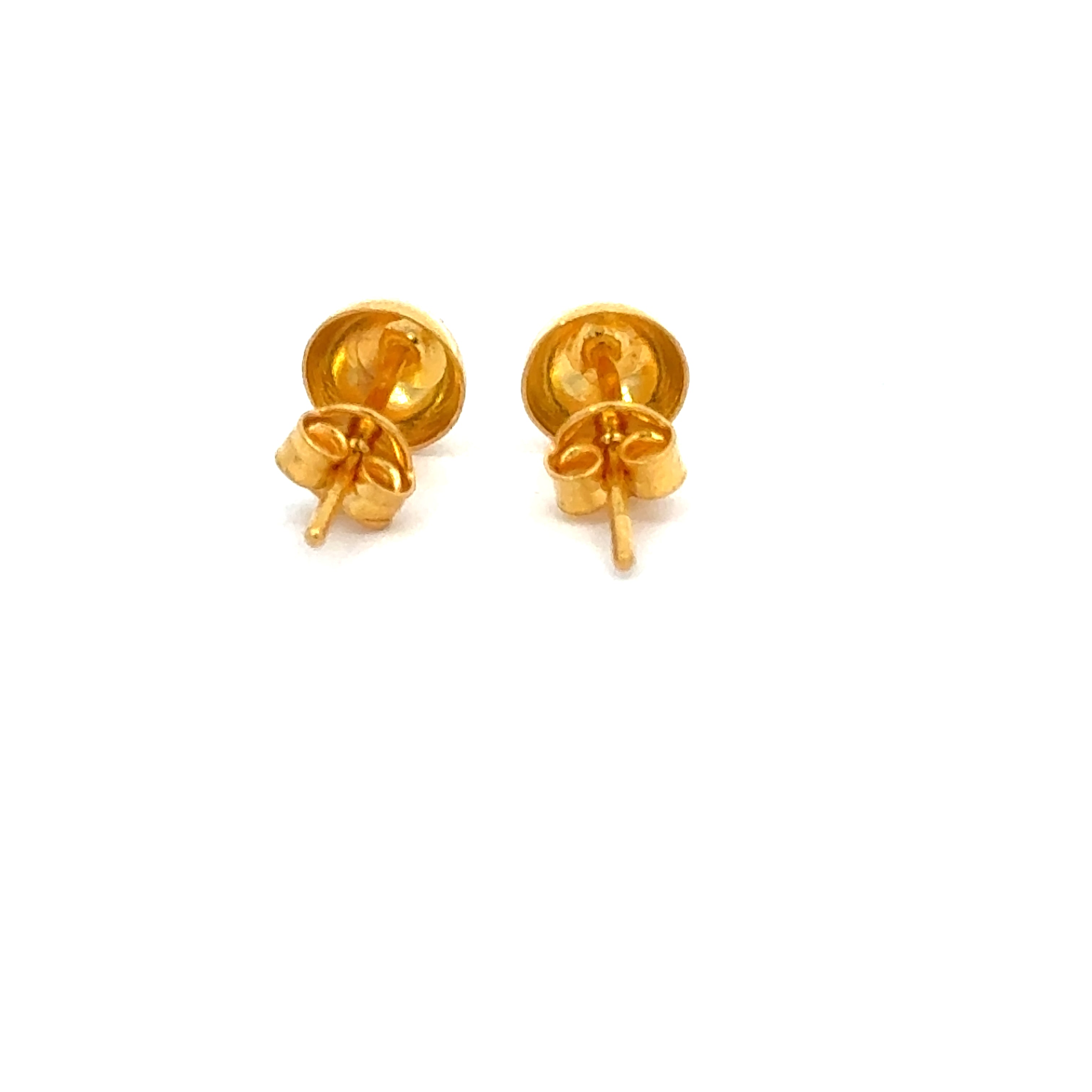 22k Yellow Gold Stud Earrings with gold weight of 1.37g