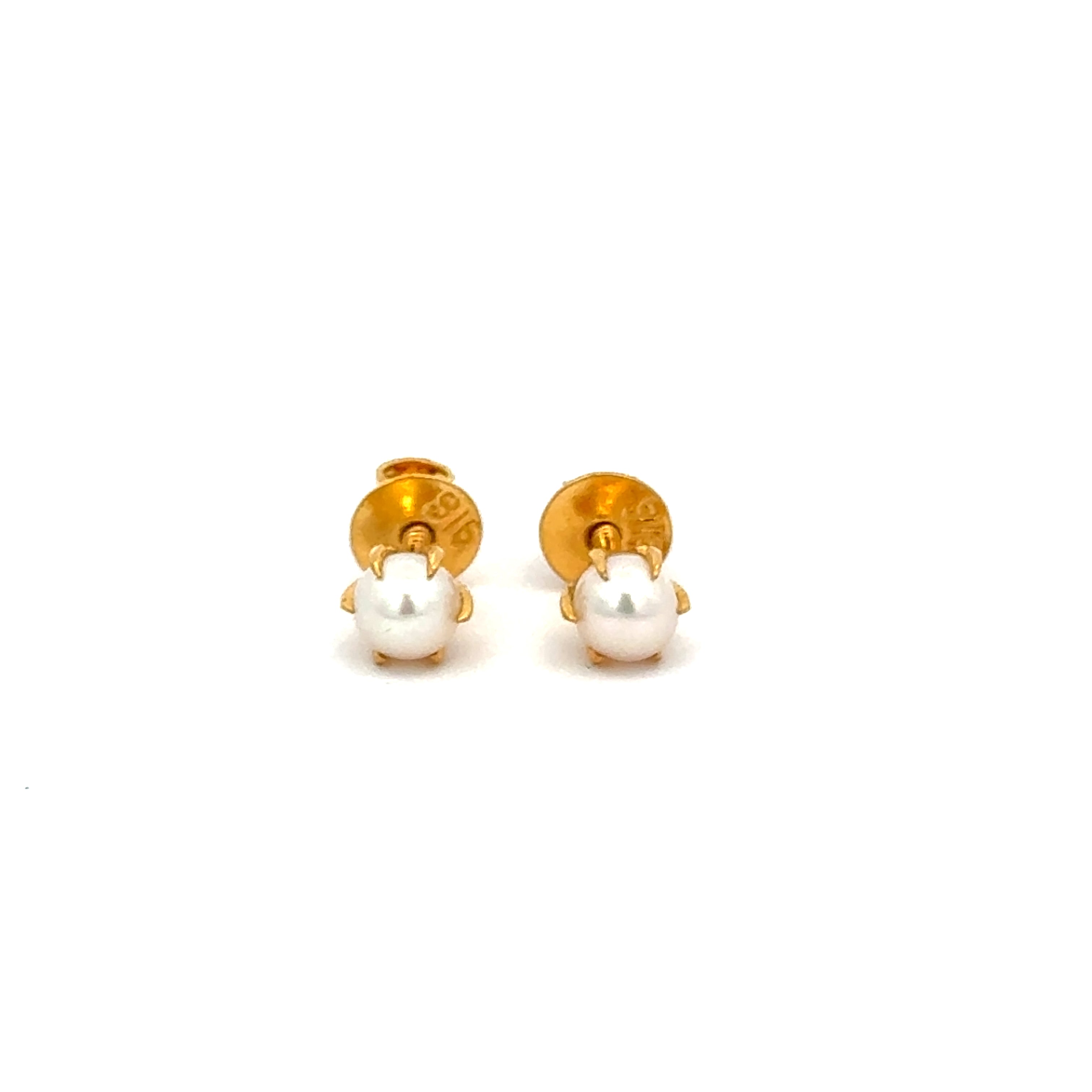 22k Yellow Gold Stud Pearl Earrings with gold weight of 1.28g