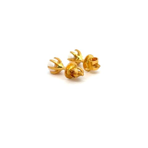 22k Yellow Gold Stud Pearl Earrings with gold weight of 1.28g