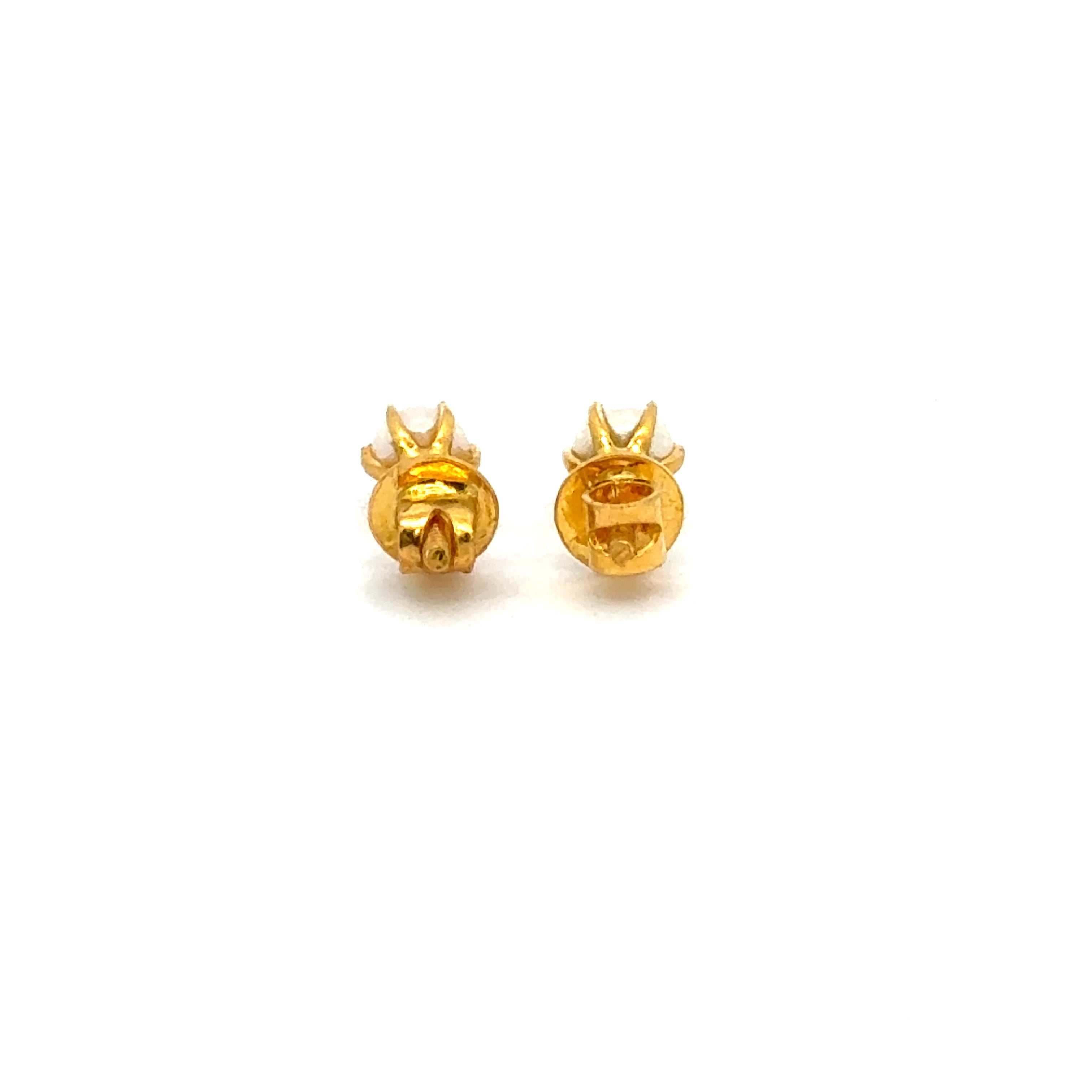 22k Yellow Gold Stud Pearl Earrings with gold weight of 1.28g