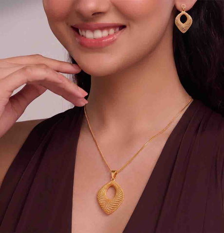 22K Yellow Gold Classy Pendant and Earrings Set