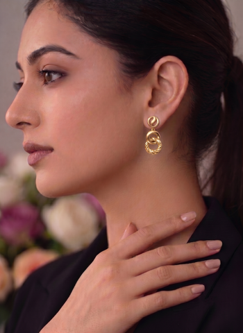 22k Yellow Gold Dangling Studs Earrings with gold weight of 5.03g