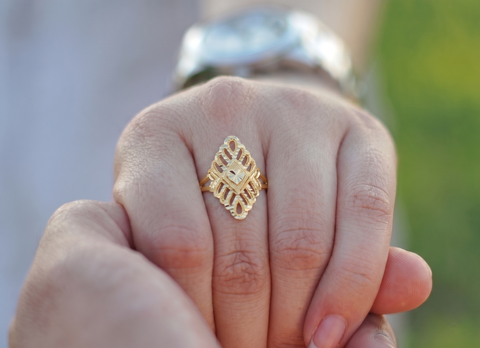 22k Yellow Gold Filigree Ring in size 6.5 and total gold weight of 3.37g