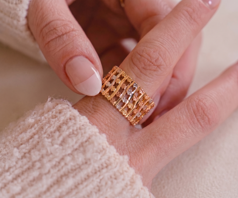 22k Three-Tone Gold Fancy Band Ring in size 8.5 and total gold weight of 4.77g