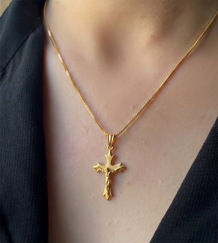 22K Yellow Gold Cross Pendant with gold weight of 1.68g