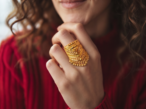 22k Yellow Gold Cocktail Ring in size 6.8 and total gold weight of 5.79g