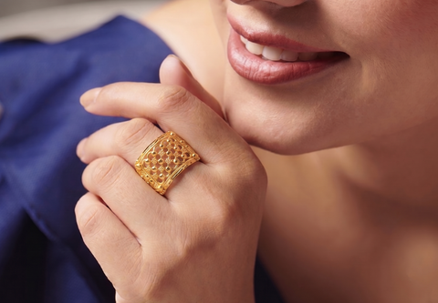 22k Yellow Gold Filligree Ring in size 8.5 and total gold weight of 4.49g