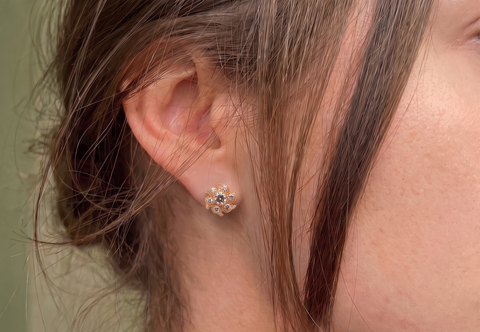 22k Yellow Cubic Zirconia Stud Earrings with gold weight of 3.64g