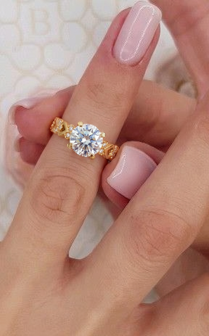 22k Yellow Cubic Zirconia Cocktail Ring in size 7.5 and total gold weight of 2.7g