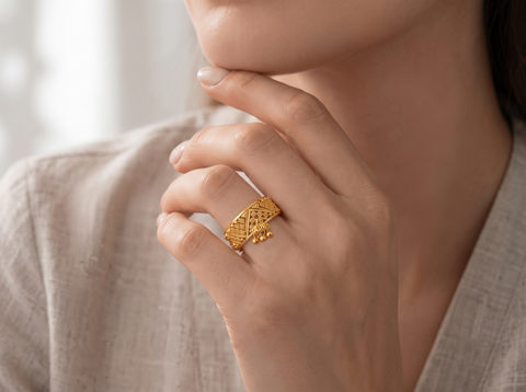 22k Yellow Gold Band Ring in size 6.25 and total gold weight of 3.97g