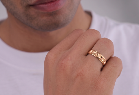 22k Two-Tone Gold Fancy Band Ring in size 8.5 and total gold weight of 2.82g