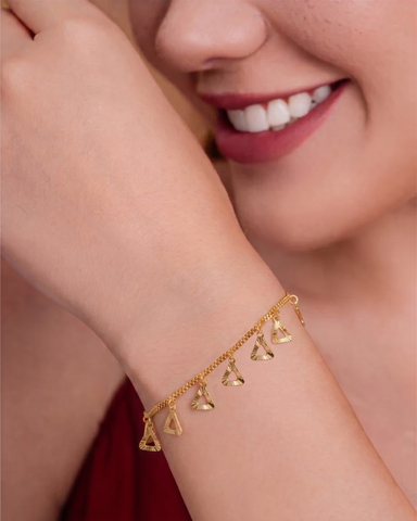 22K Yellow Gold Triangle Charm Bracelet measuring 0.78mm thickness x 7.5 inch length