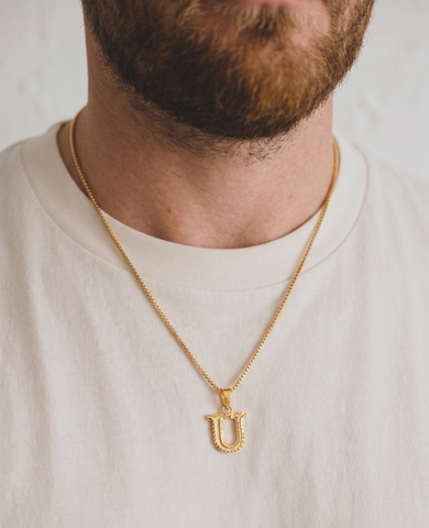 22K Yellow Gold Initial U Pendant with gold weight of 0.82g