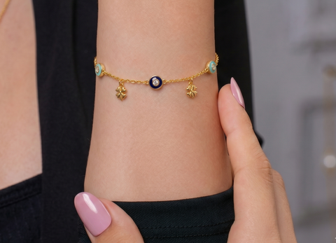 22K Yellow Gold Charm Bracelet measuring 5mm thickness x 7.5 inch length