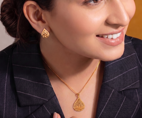 22K Yellow Gold Contemporary Pendant and Earrings Set