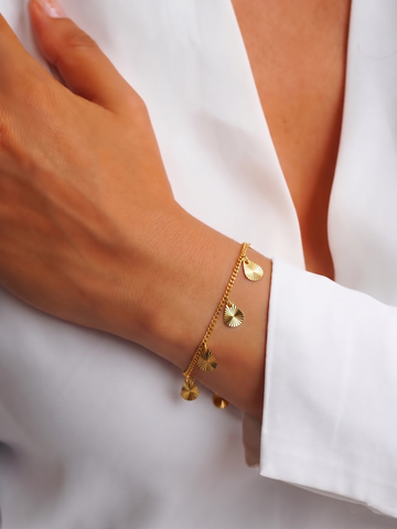 22K Yellow Gold Oval Charm Bracelet measuring 0.8mm thickness x 7.53 inch length