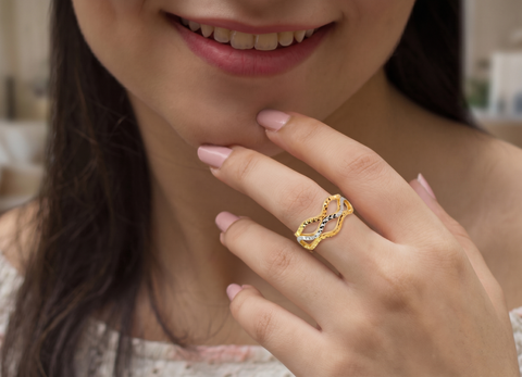 22k Two-Tone Gold Cocktail Fancy Ring in size 7.2 and total gold weight of 3.09g