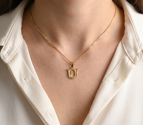 22K Yellow Gold Initial U Pendant with gold weight of 0.82g