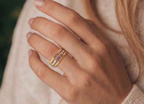 22k Two-Tone Gold Cocktail Fancy Ring in size 6 and total gold weight of 1.97g