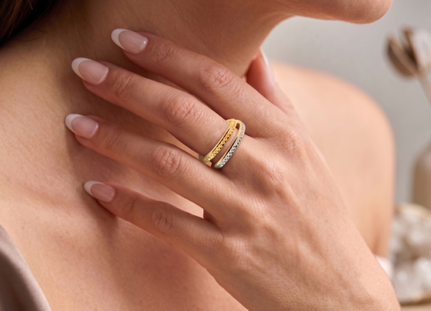22k Two-Tone Gold Cocktail Fancy Ring in size 8 and total gold weight of 2.16g