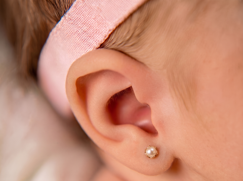 22k Yellow Gold Stud Pearl Baby Earrings with gold weight of 1.11g