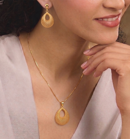 22K Yellow Gold Petite Pendant and Earrings Set