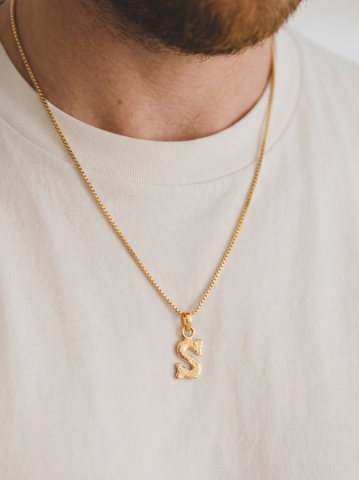 22K Yellow Gold Initial S Pendant with gold weight of 0.93g