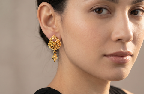 22k Yellow Gold Dangler Earrings with gold weight of 3.7g