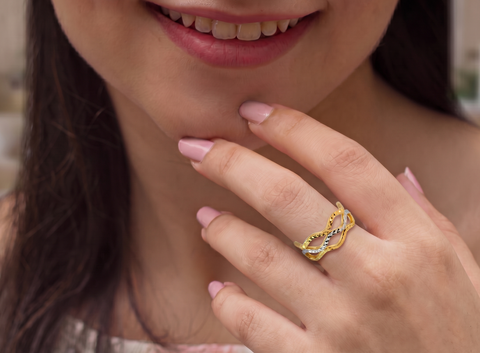 22k Two-Tone Gold Cocktail Fancy Ring in size 7.2 and total gold weight of 3.09g