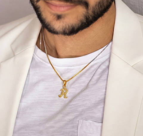 22K Yellow Gold Initial Initial R Pendant with gold weight of 0.99g