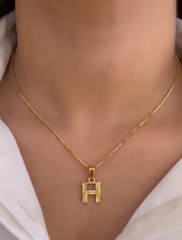 22K Yellow Gold Initial H Pendant with gold weight of 1.3g