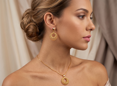 22K Yellow Gold Chic Pendant and Earrings Set