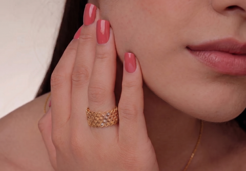 22k Three-Tone Gold Shimmering Fancy Band Ring in size 9 and total gold weight of 3.75g