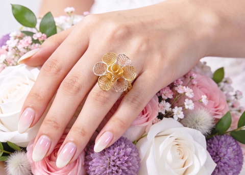 22k Three-Tone Gold Alluring Flower Ring in size 8.8 and total gold weight of 3.14g