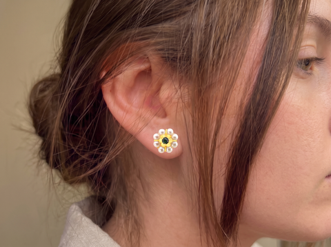 22k Yellow Gold Stud Fancy Emerald Stone and Pearl Earrings with gold weight of 3.61g