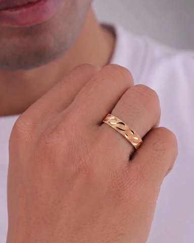 22k Two-Tone Gold Fancy Band Ring in size 8.2 and total gold weight of 2.64g