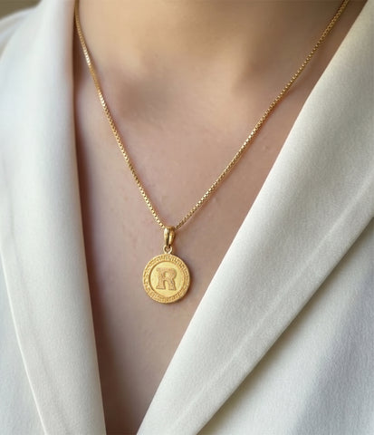 22K Yellow Gold Initial R Pendant with gold weight of 2.01g