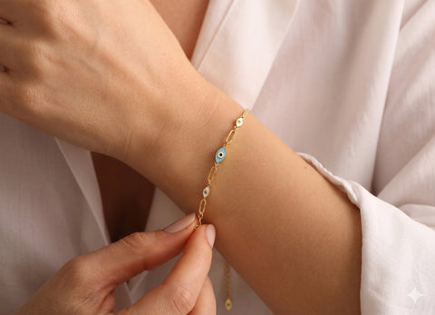 22K Yellow Gold Charm Bracelet measuring 5mm thickness x 7.5 inch length