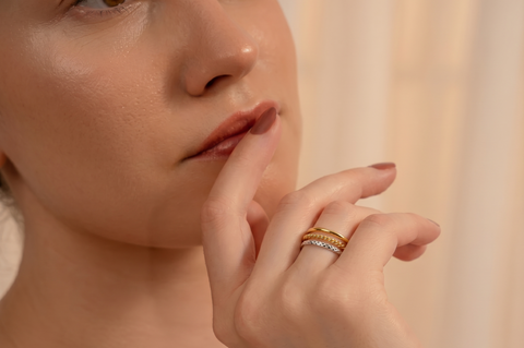 22k Two-Tone Gold Cocktail Fancy Ring in size 7.8 and total gold weight of 3.24g