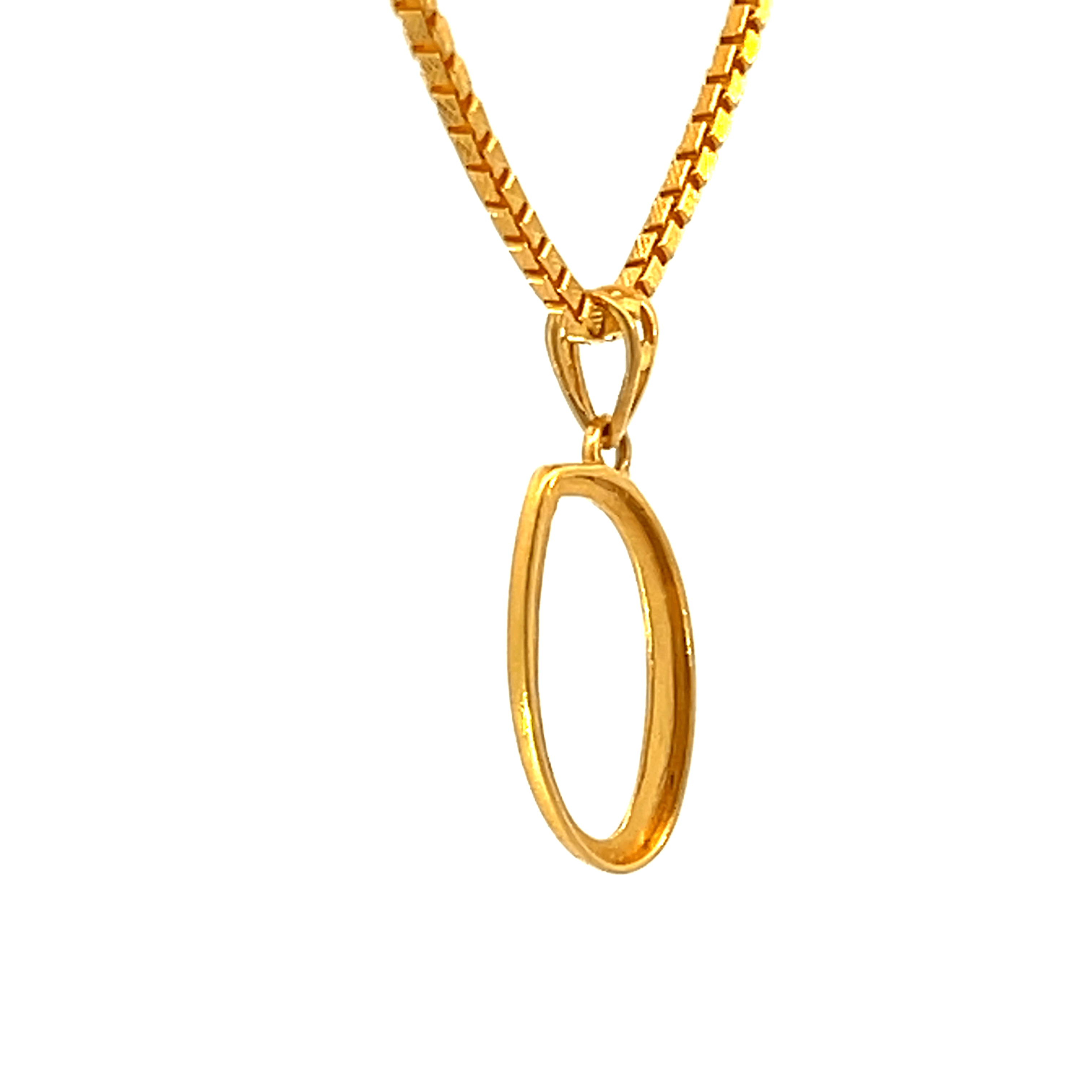 22K Yellow Gold Initial Initial O Pendants with gold weight of 0.93g