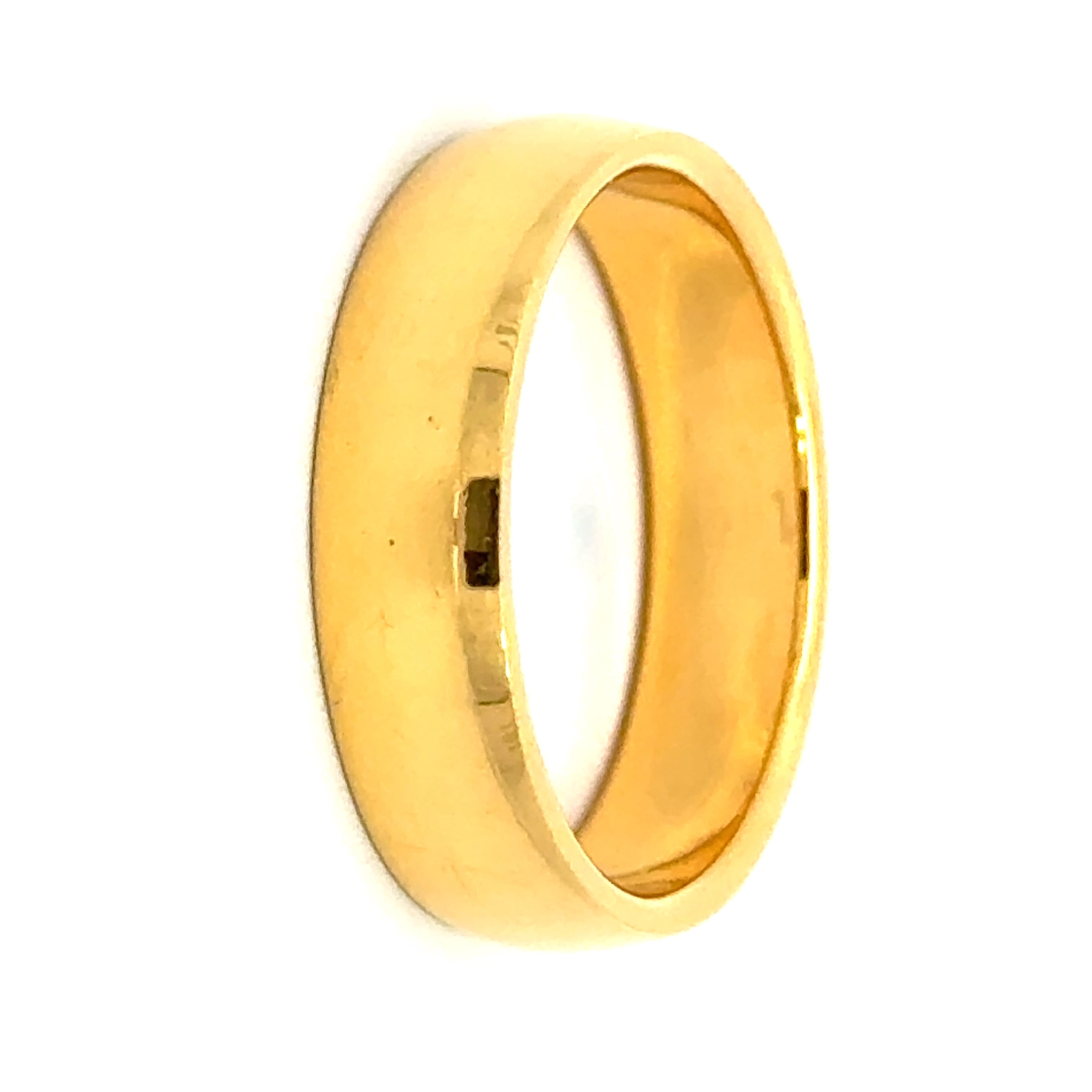 22k Yellow Gold Classic Wedding Band Ring measuring 8 x 6mm thickness