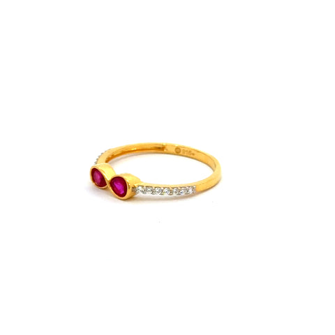 22k Yellow Cubic Zirconia Cocktail Fancy Petite  Rings in size 8 and total gold weight of 1.81g