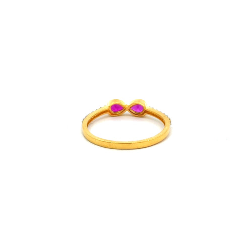 22k Yellow Cubic Zirconia Cocktail Fancy Petite  Rings in size 8 and total gold weight of 1.81g